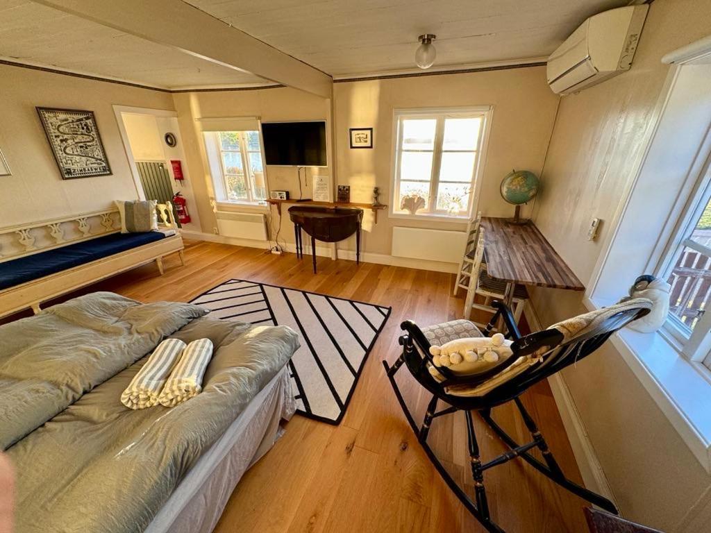 Remarkable Harbour View Cabin. Osthammar Bagian luar foto